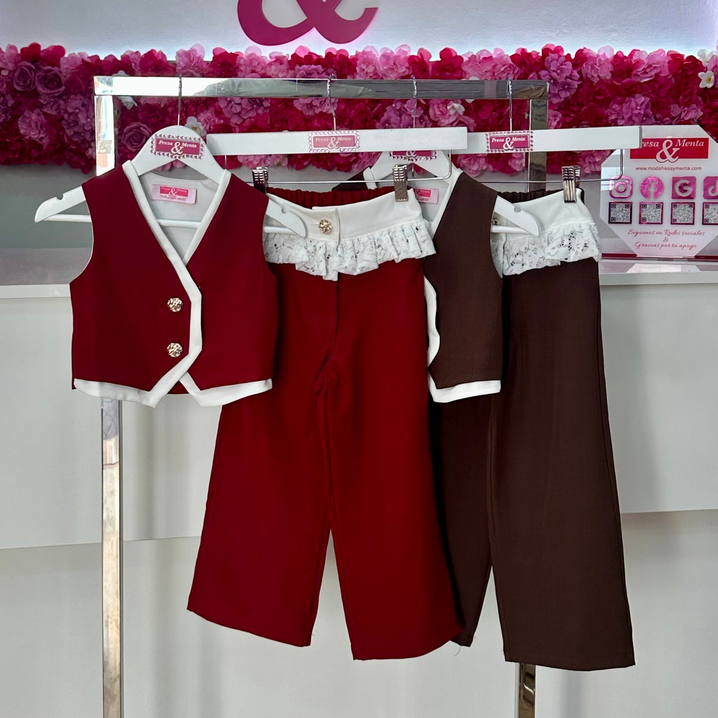 Conjunto chaleco y encaje