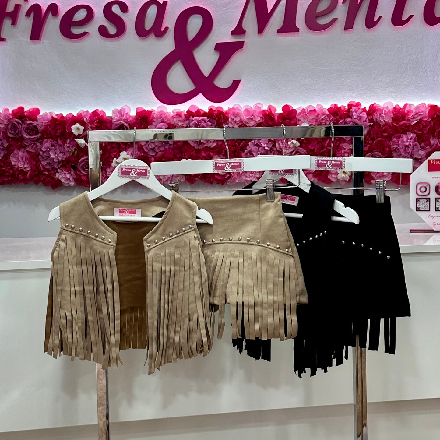 Conjunto chaleco flecos