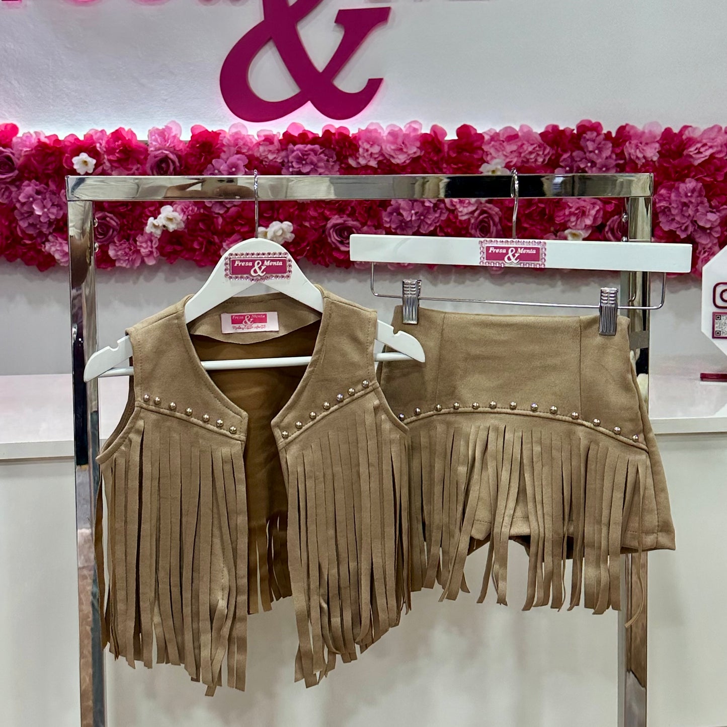 Conjunto chaleco flecos