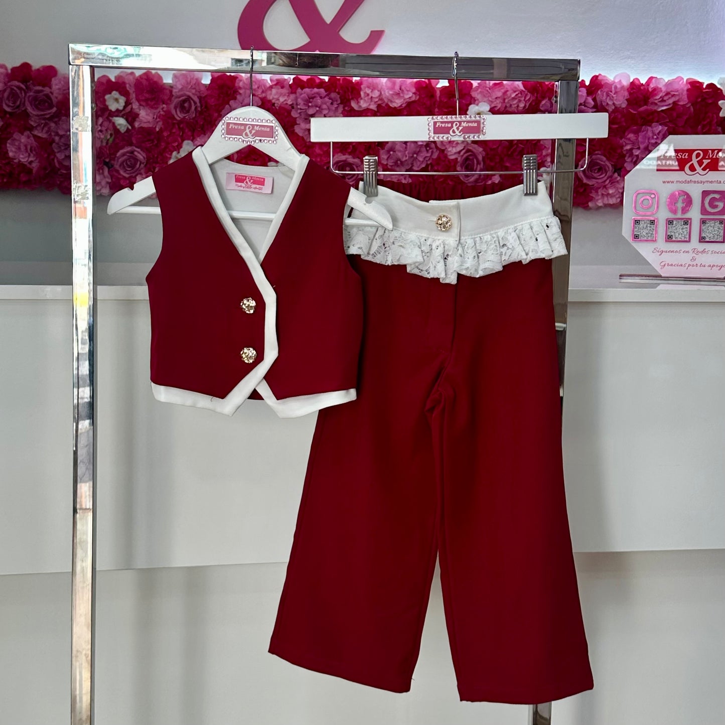 Conjunto chaleco y encaje