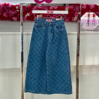 Jeans ancho gravado