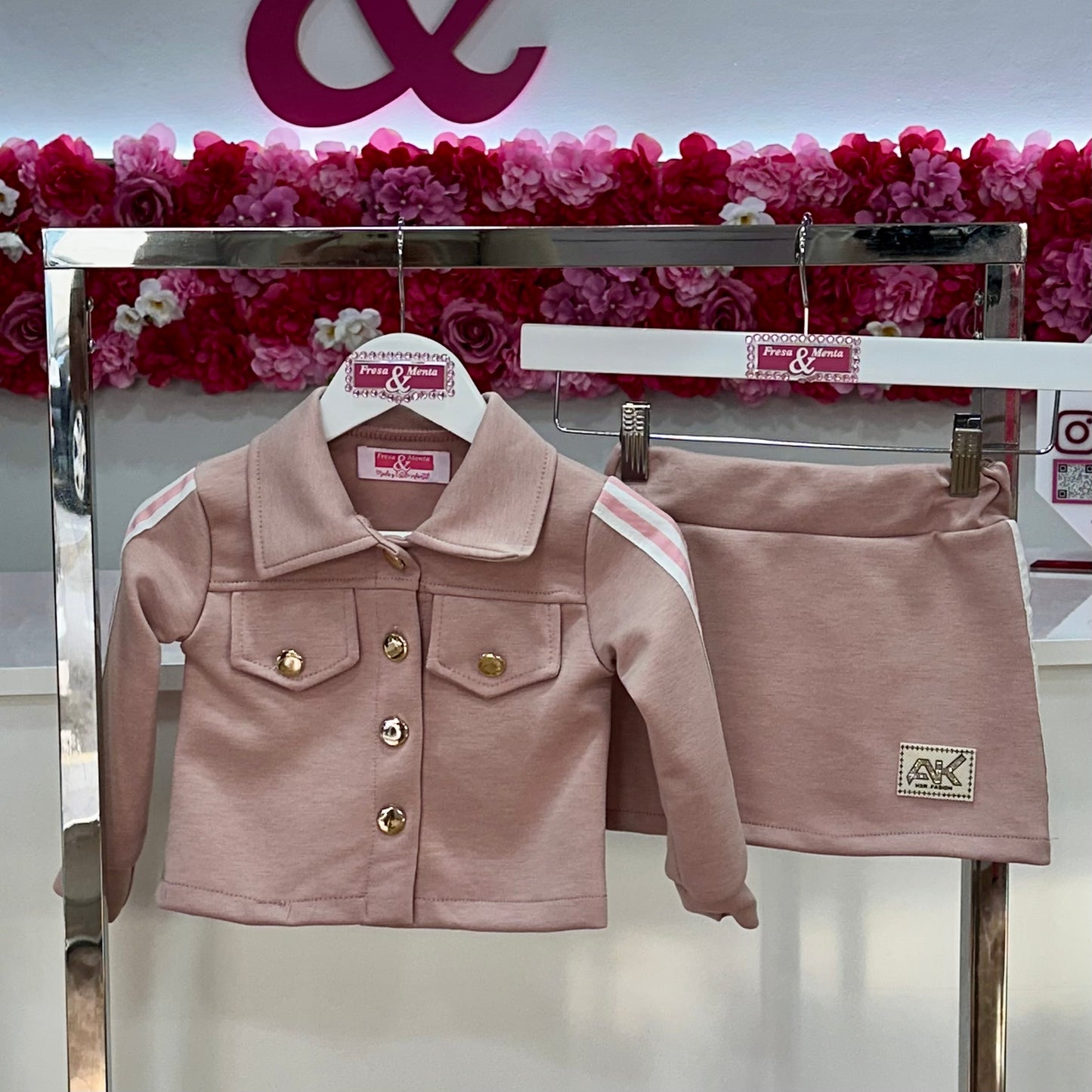 Conjunto chaqueta y falda