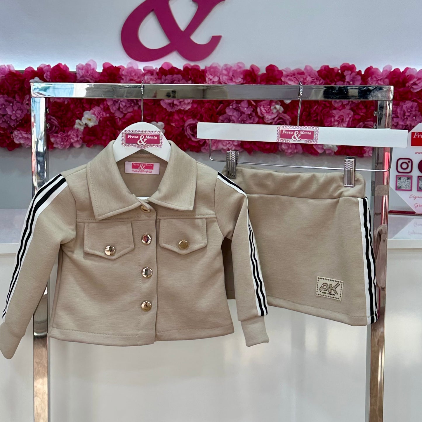 Conjunto chaqueta y falda