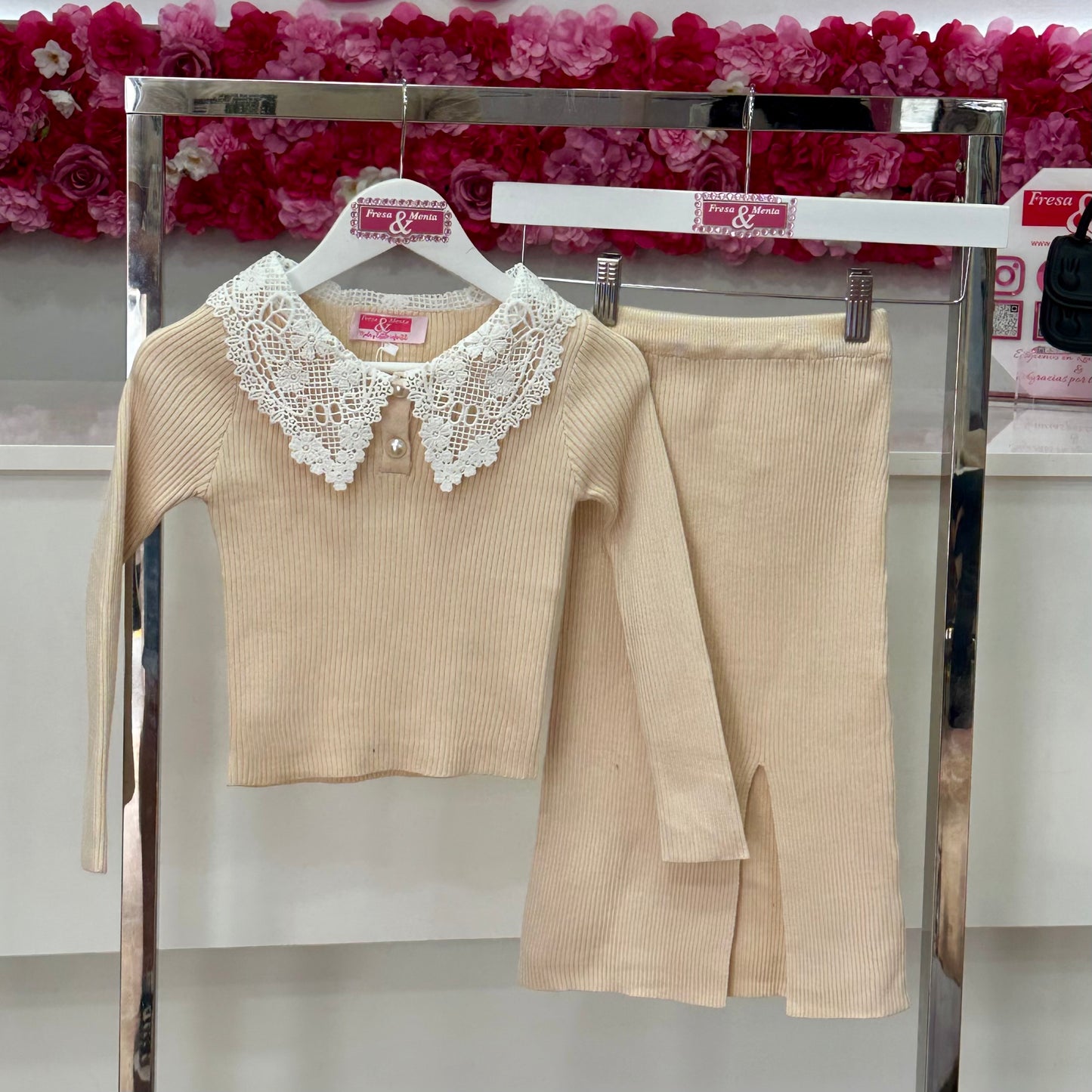Conjunto lana falda con cuello bobo