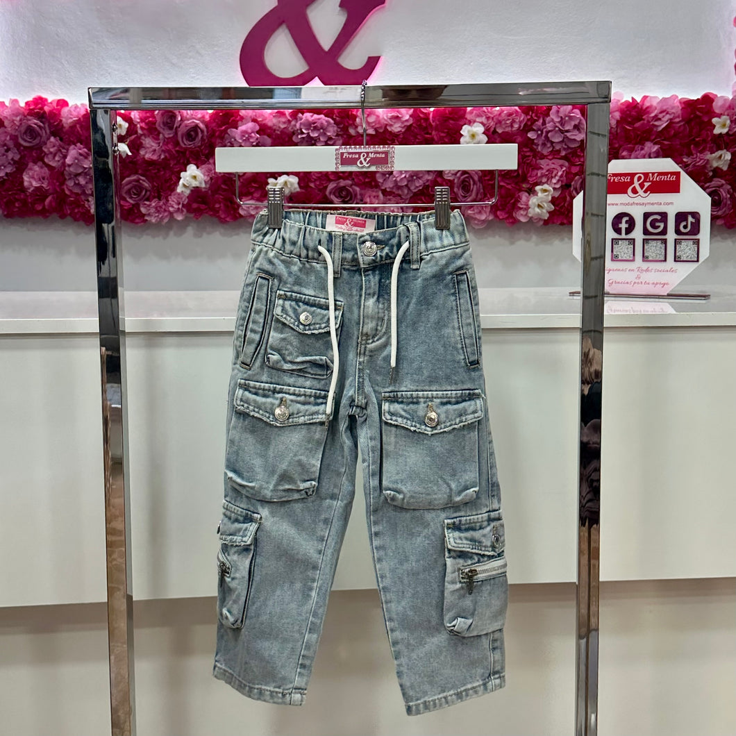 Jeans con bolsillo cargo