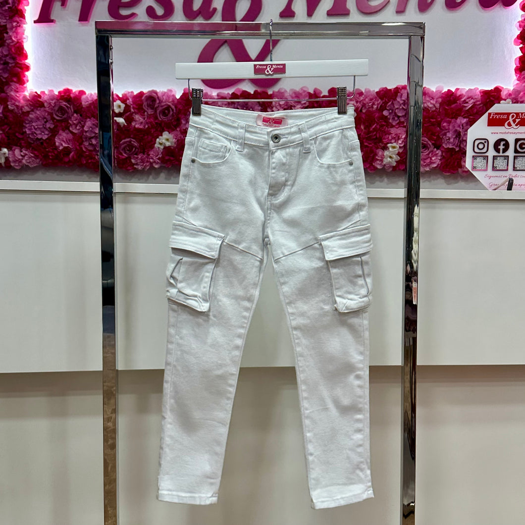 Jeans blanco con bolsillo cargo