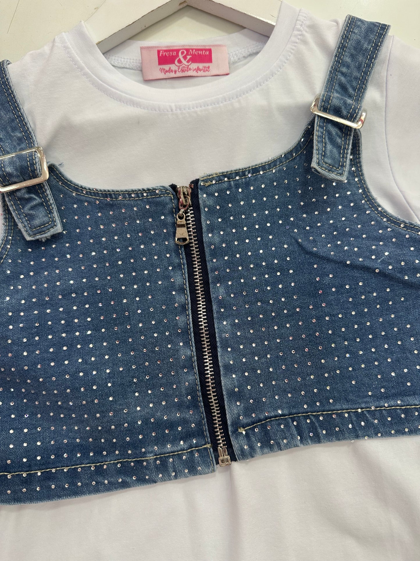 Conjunto short chaleco pedrería