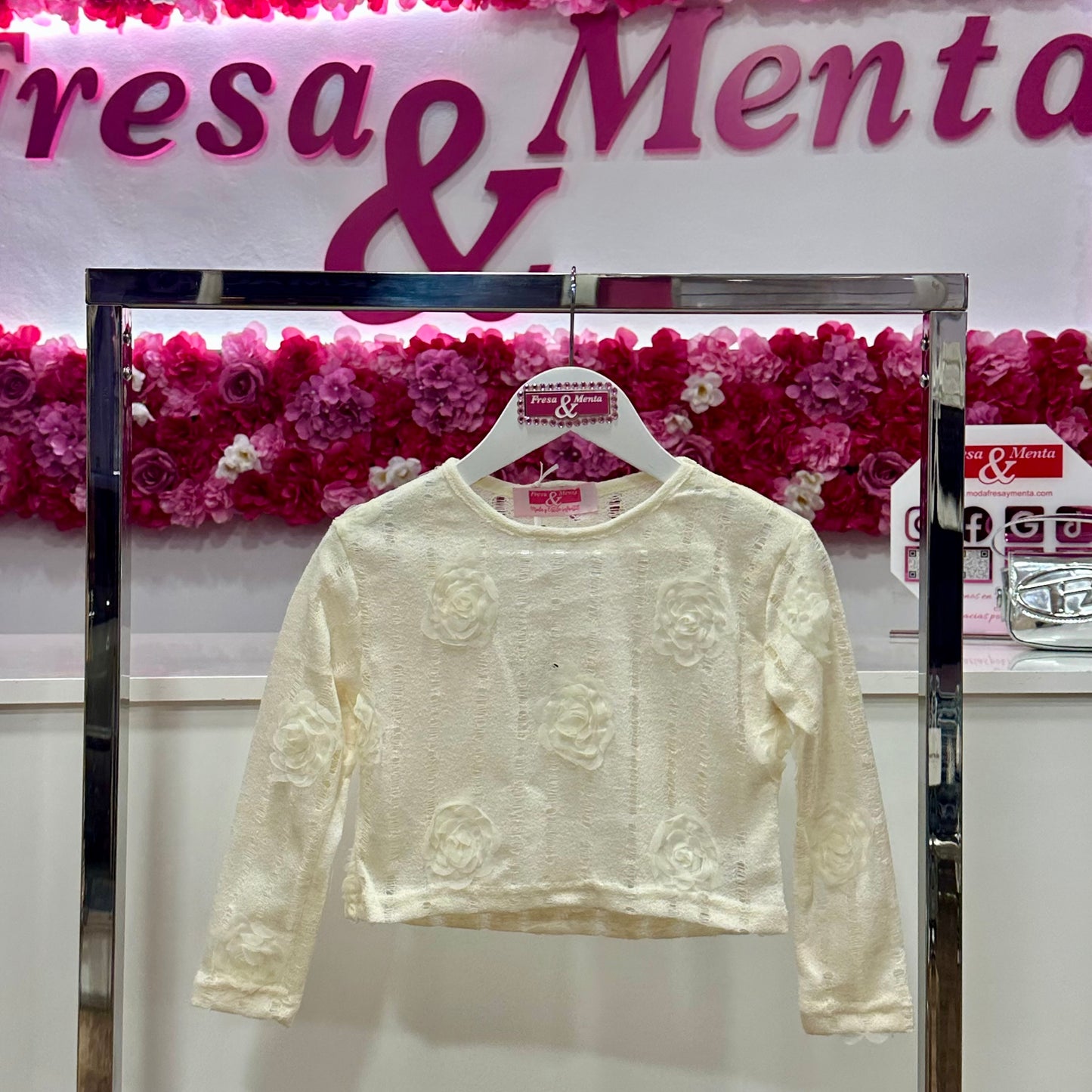 Camiseta flor relieve