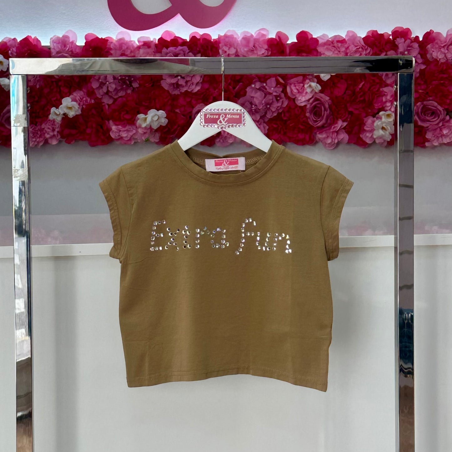 Camiseta corta con pedrería