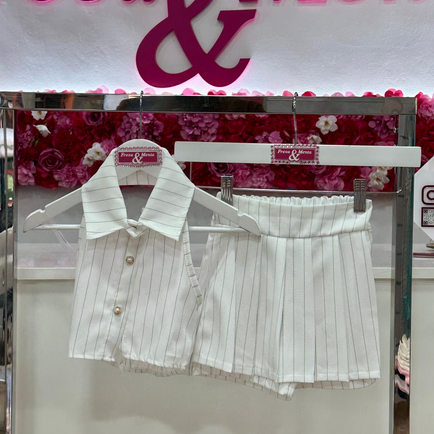 Conjunto chaleco y falda pantalón