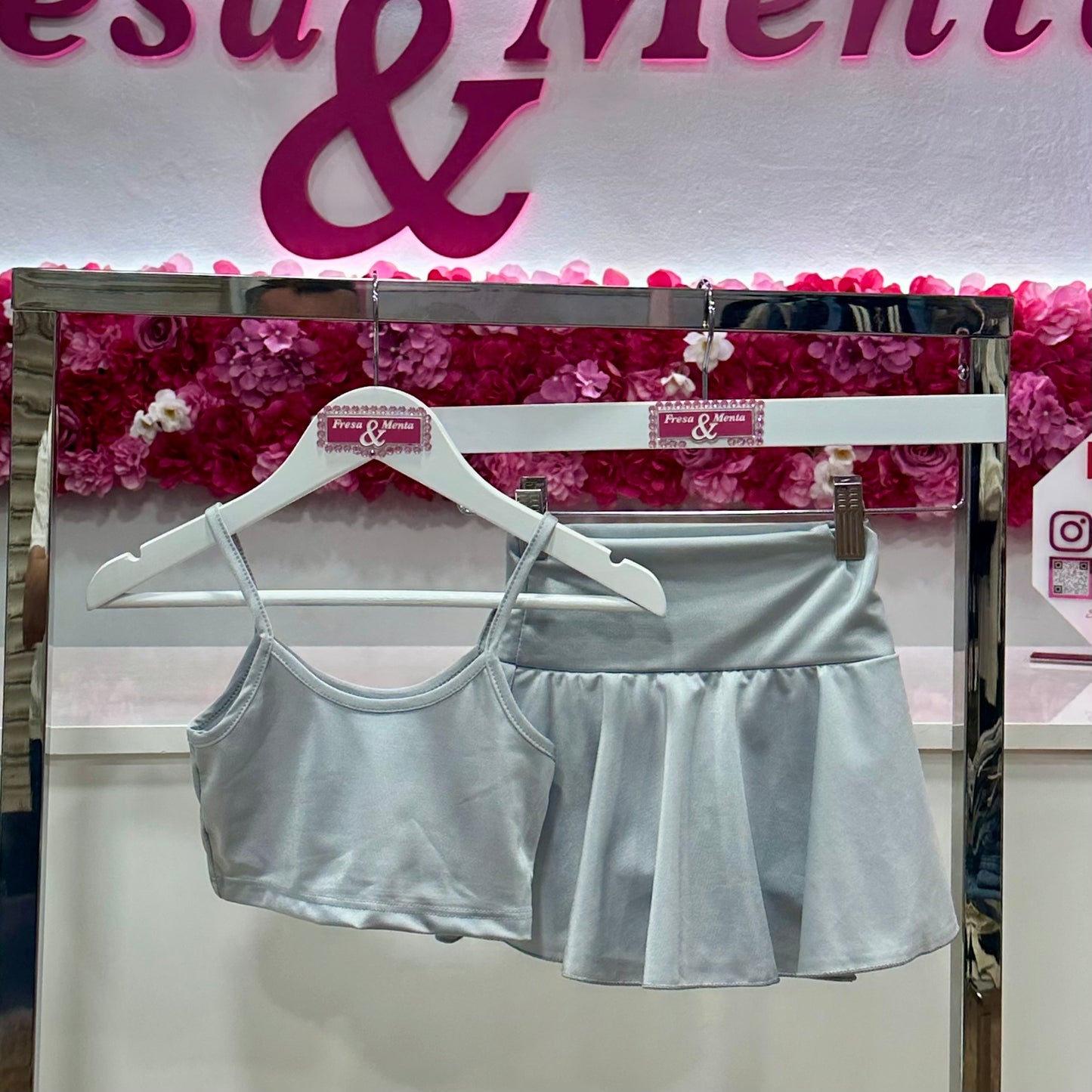 Conjunto falda pantalón sport metálico