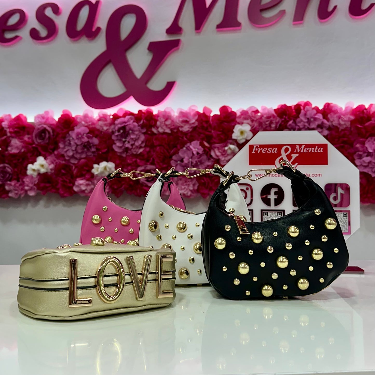 Mini Bolso Love tachuelas