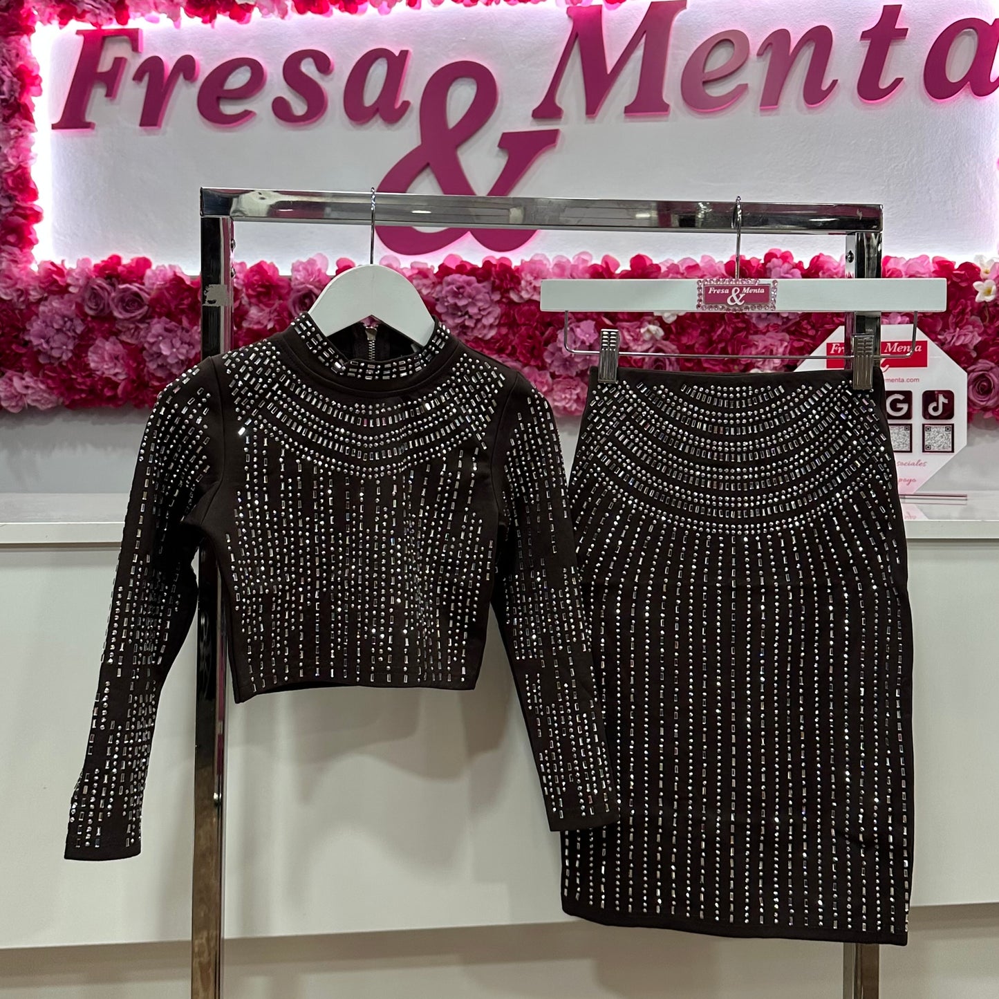 Conjunto falda pedrería