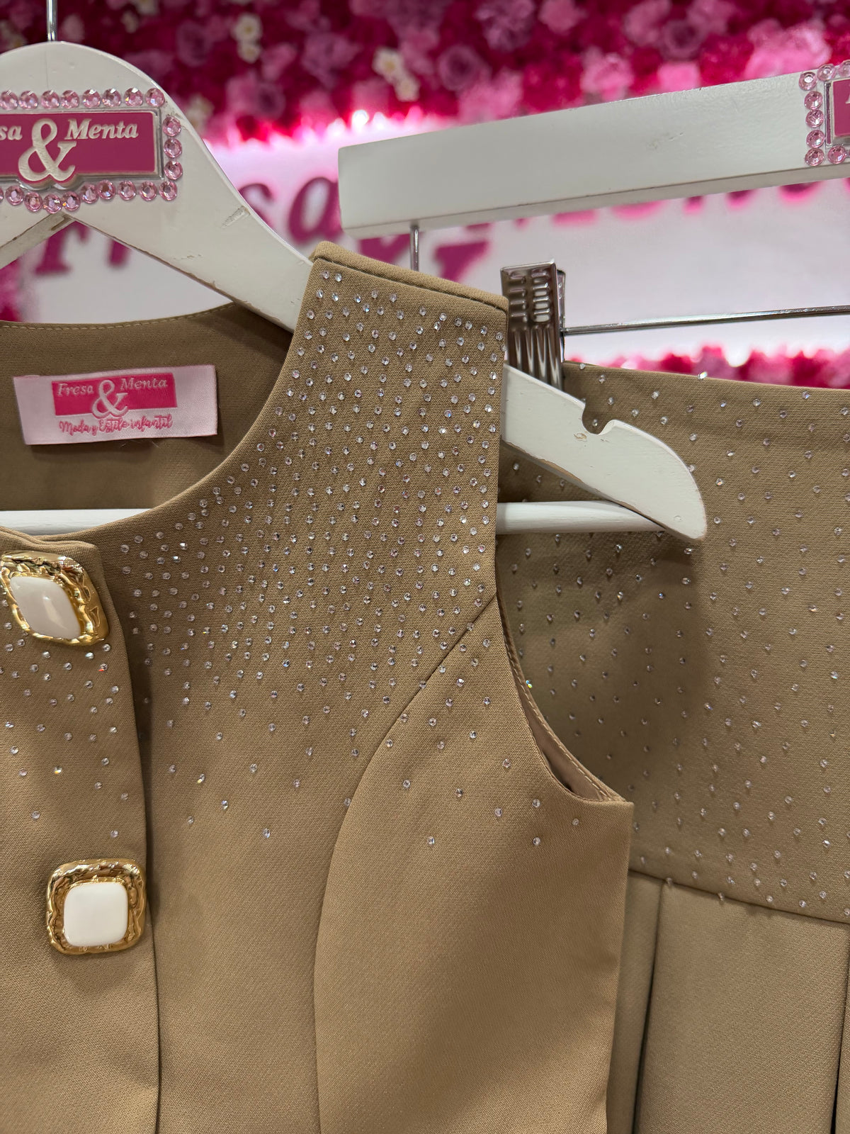 Conjunto charlo o y falda brillos ✨