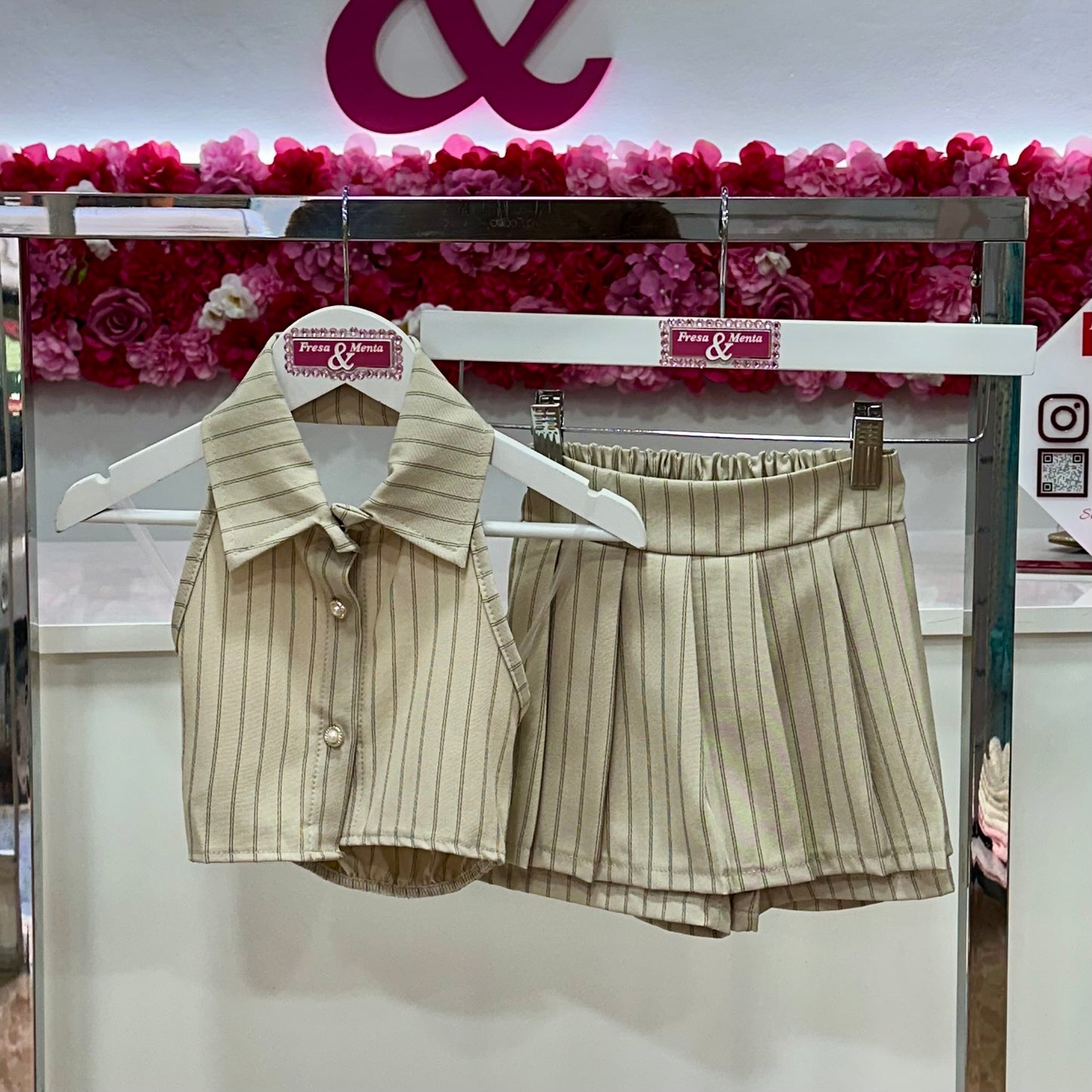 Conjunto chaleco y falda pantalón