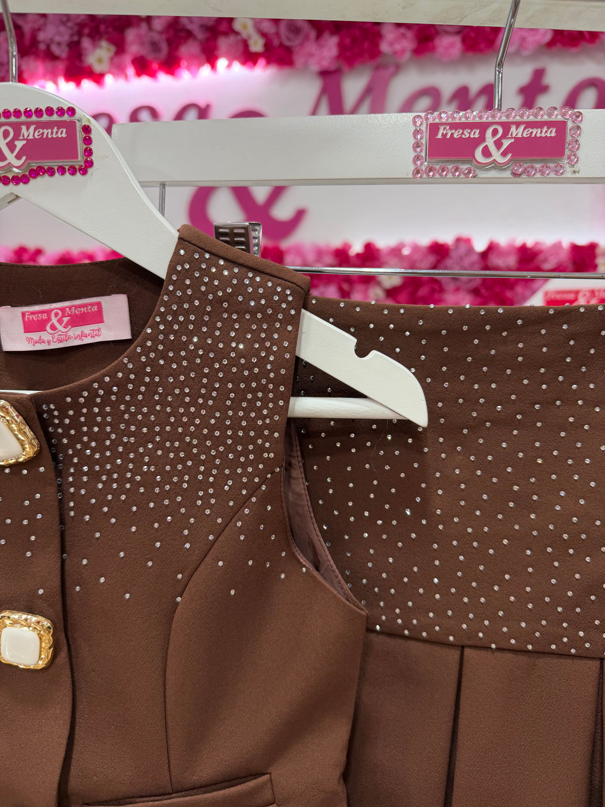 Conjunto charlo o y falda brillos ✨