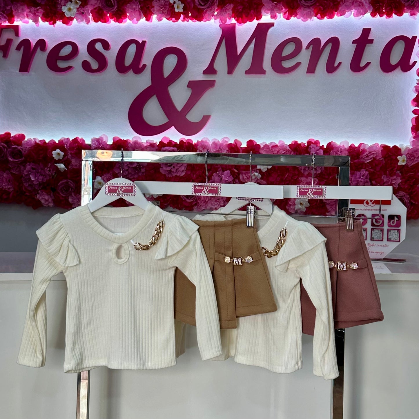 Conjunto falda pantalón cadena