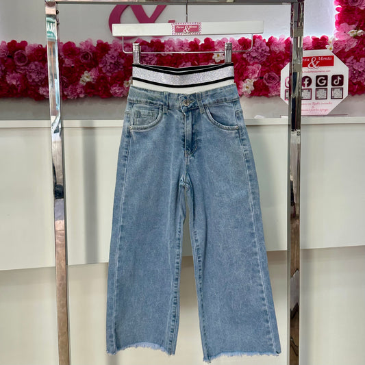 Jeans ancho con pedrería en la cintura