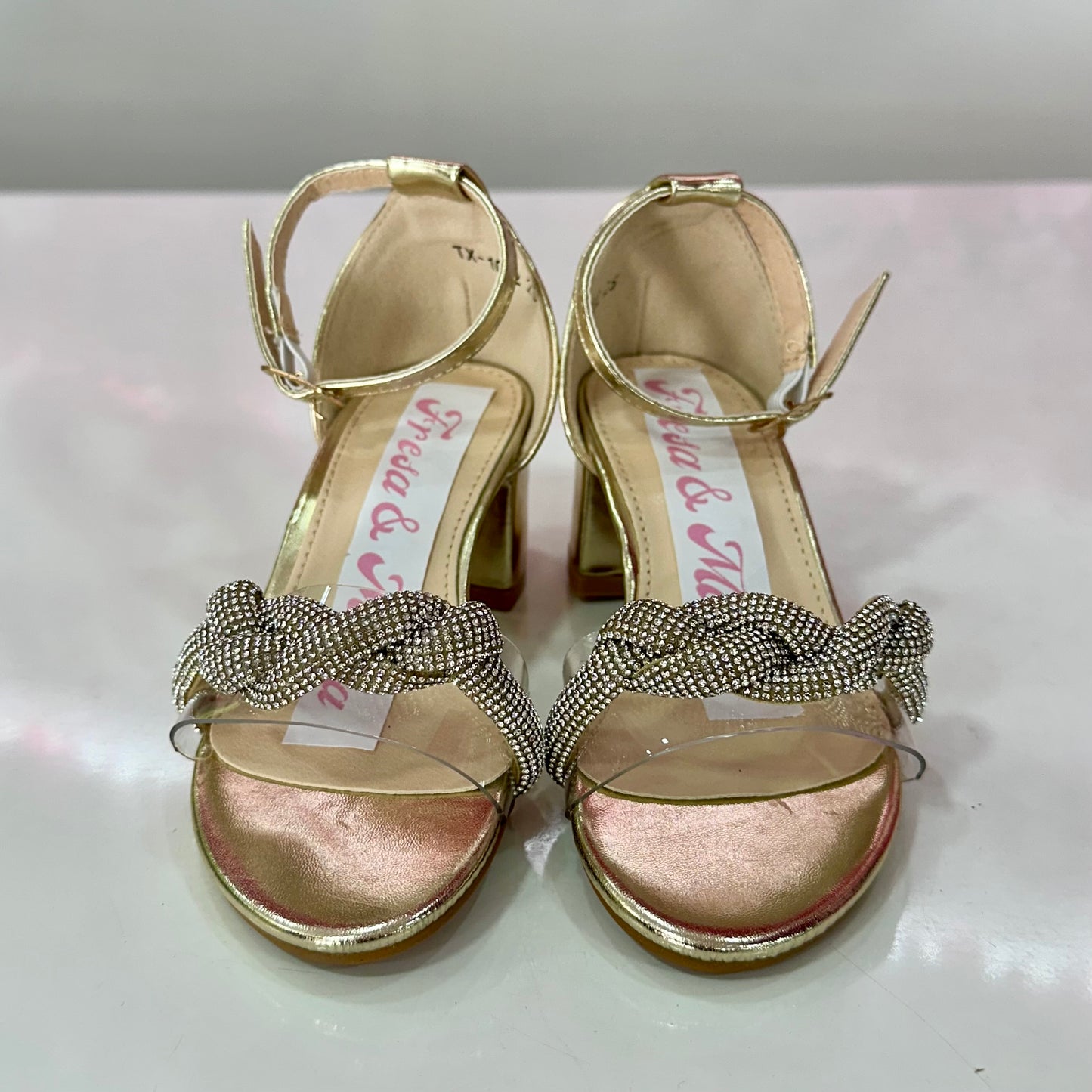 Tacones transparentes oro