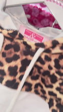 Cargar y reproducir el video en el visor de la galería, Conjunto sudadera animal print
